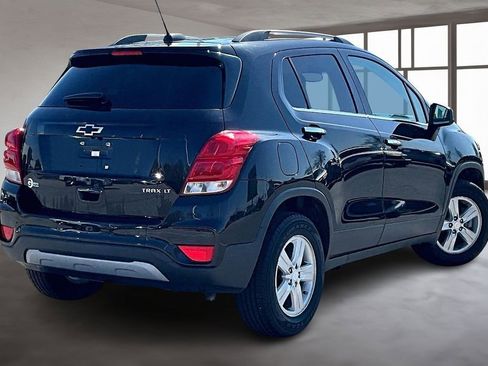 Used 2019 Chevrolet Trax LT w/ LT Convenience Package FWD image 3