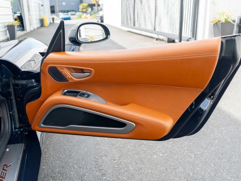 Used 2013 SRT Viper GTS w/ GTS Laguna Interior Pkg RWD image 24