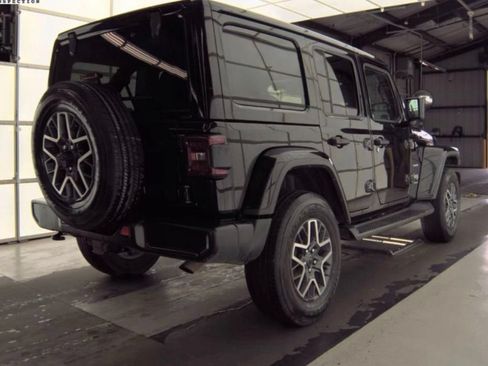 Used 2024 Jeep Wrangler Unlimited Sahara AWD/4WD image 6