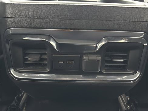 Used 2022 Chevrolet Silverado 1500 LTZ image 39