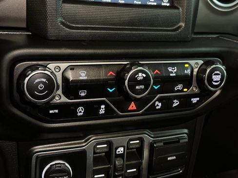 Certified 2020 Jeep Wrangler Unlimited Sahara w/ Safety Group image 19