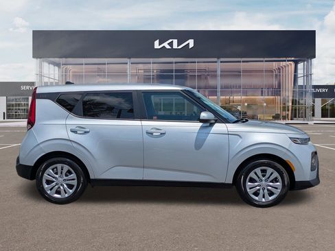 Certified 2021 Kia Soul LX FWD image 3