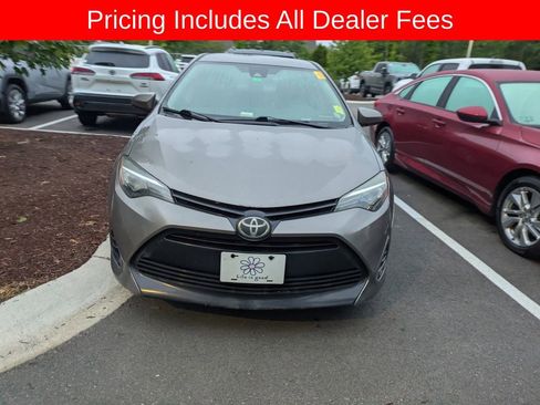 Used 2017 Toyota Corolla LE FWD image 2