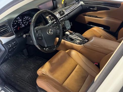 Used 2017 Lexus LS 460 AWD w/ Comfort Package image 4