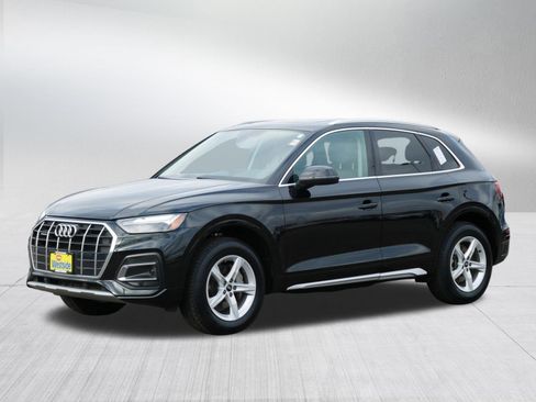 Used 2023 Audi Q5 2.0T Premium w/ Convenience Package image 3