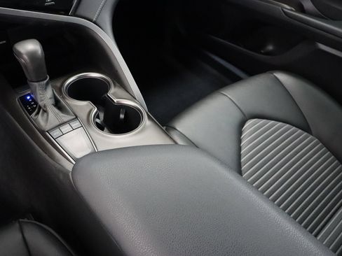 Certified 2023 Toyota Camry SE w/ Convenience Package image 17