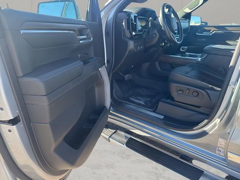 Used 2023 Chevrolet Silverado 1500 High Country w/ Technology Package image 13