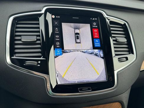 Certified 2025 Volvo XC90 B6 Plus w/ Protection Package AWD/4WD image 19