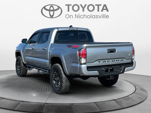 Used 2020 Toyota Tacoma TRD Sport image 4