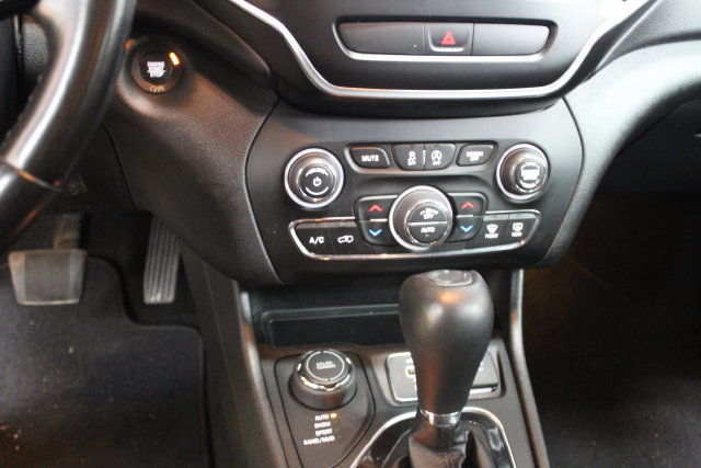 Used 2021 Jeep Cherokee Latitude Lux AWD/4WD image 20