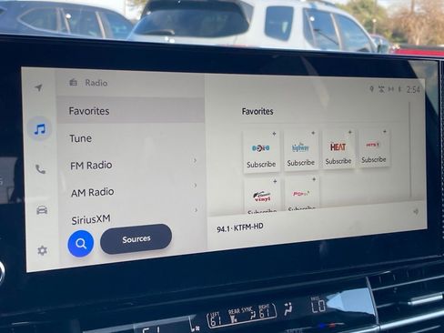 Certified 2025 Toyota Sienna XSE image 23