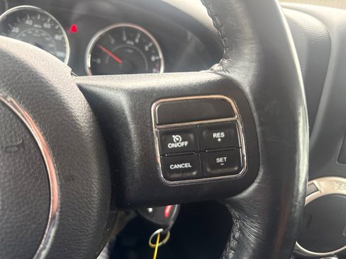 Used 2017 Jeep Wrangler Unlimited Sahara w/ Connectivity Group AWD/4WD image 21