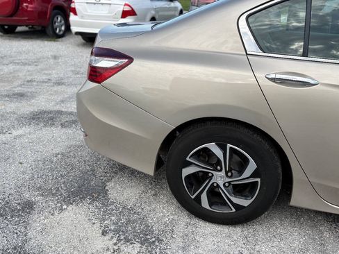 Used 2017 Honda Accord LX image 10