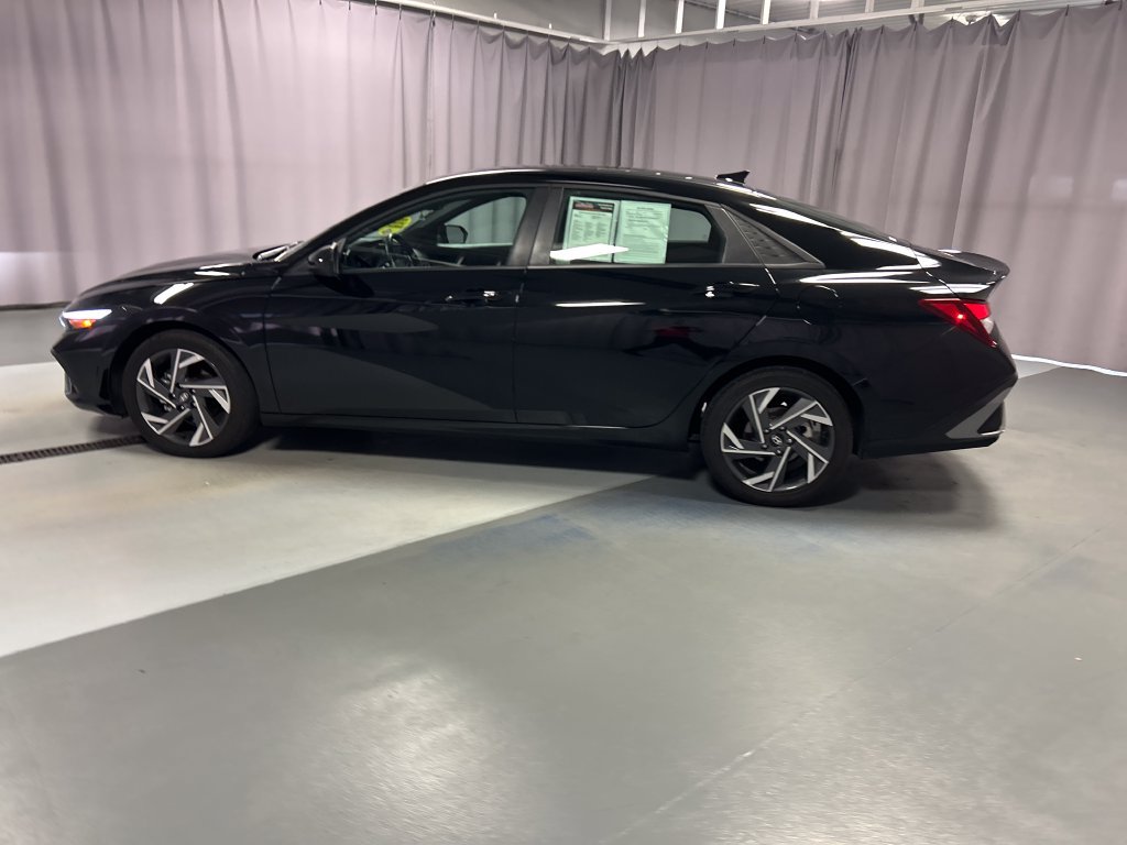Used 2025 Hyundai Elantra Sport FWD image 4