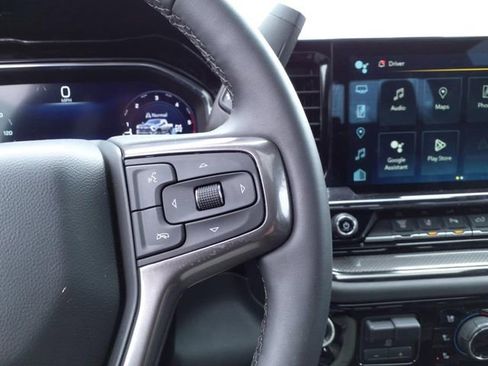 Used 2024 Chevrolet Silverado 2500 ZR2 w/ Technology Package image 32