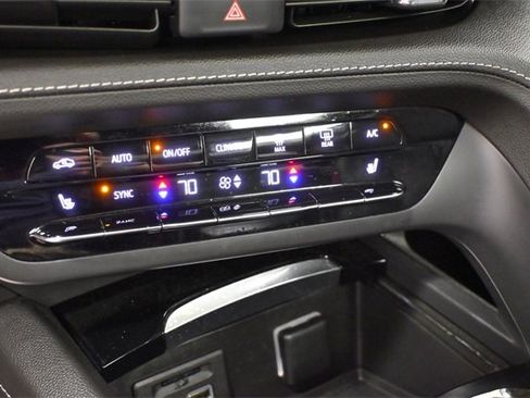 Certified 2022 Buick Envision Essence w/ Technology Package II image 28