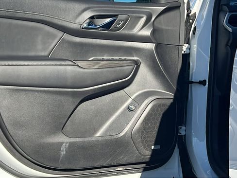 Used 2023 GMC Acadia SLT image 23