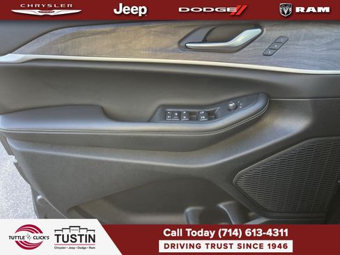 Used 2023 Jeep Grand Cherokee L Limited AWD/4WD image 20