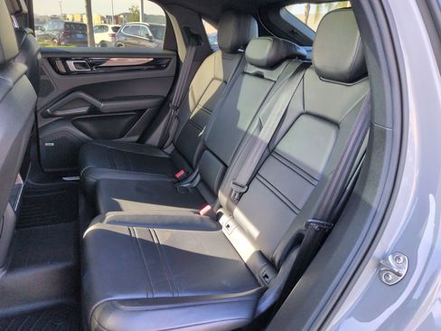 Used 2022 Porsche Cayenne Coupe image 29