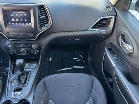 Used 2019 Jeep Cherokee Latitude w/ Popular Appearance Group image 27