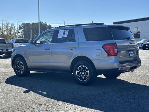 Used 2024 Ford Expedition XLT image 8