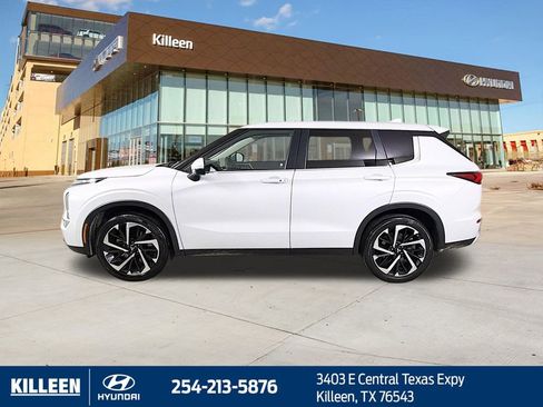 Used 2023 Mitsubishi Outlander SE image 4