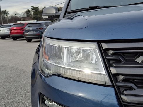 Used 2018 Ford Explorer XLT w/ Equipment Group 202A image 10