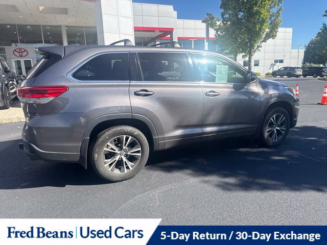 Used 2017 Toyota Highlander LE AWD/4WD image 6