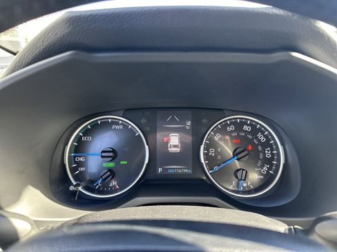 Used 2021 Toyota RAV4 XLE image 21