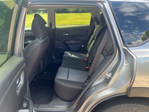 Used 2024 Nissan Rogue SV FWD image 6