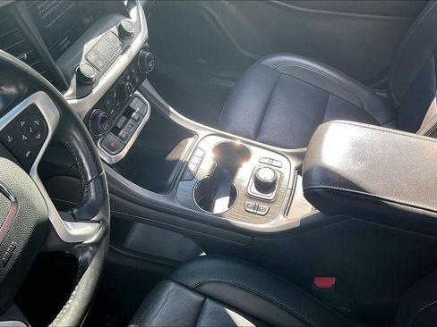 Used 2022 GMC Acadia SLT w/ Technology Package FWD image 17
