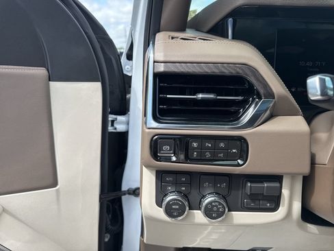 New 2026 GMC Yukon Denali w/ Denali Reserve Package AWD/4WD image 13
