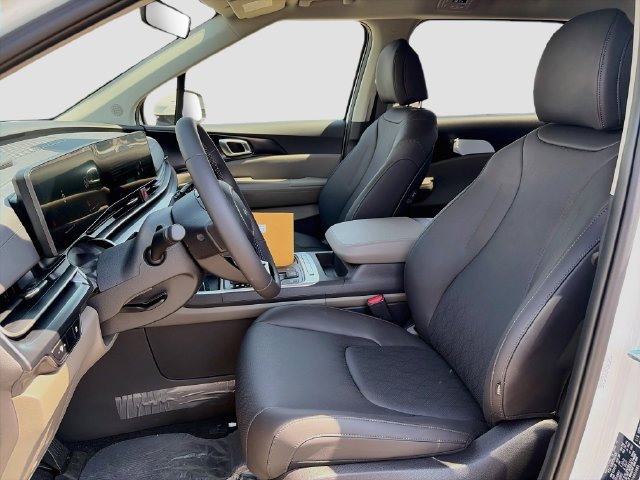 New 2026 Kia Carnival FWD image 21