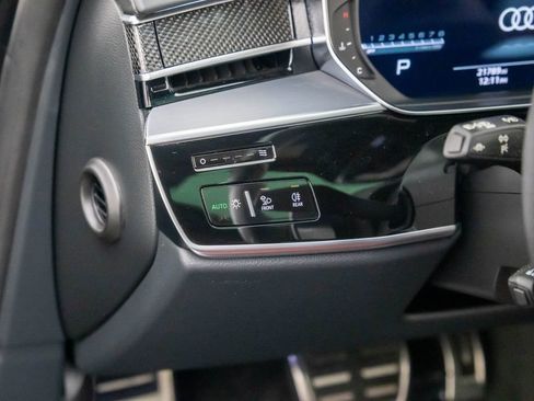 Used 2022 Audi S8 image 21