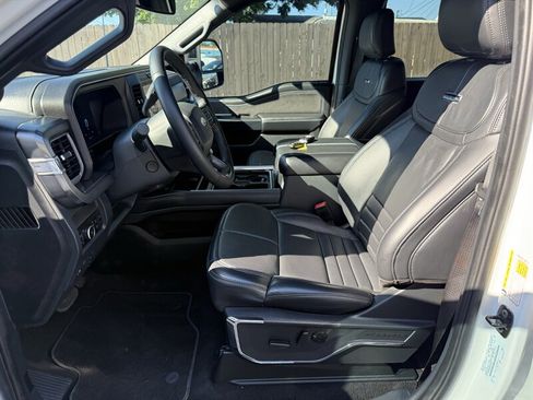 Used 2025 Ford F250 Platinum AWD/4WD image 16