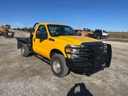 Used 2013 Ford F250 XL w/ Camper Pkg image 3