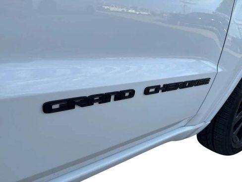 Used 2021 Jeep Grand Cherokee Laredo X AWD/4WD image 10