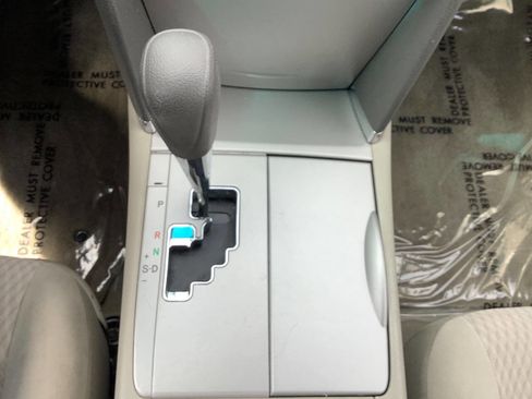 Used 2010 Toyota Camry LE FWD image 38