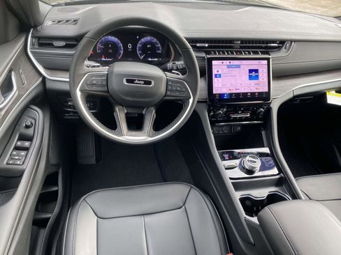 New 2025 Jeep Grand Cherokee Limited image 11