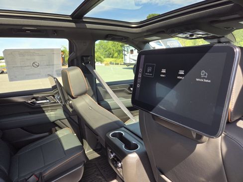 New 2026 GMC Yukon AT4 w/ AT4 Premium Plus Package AWD/4WD image 32
