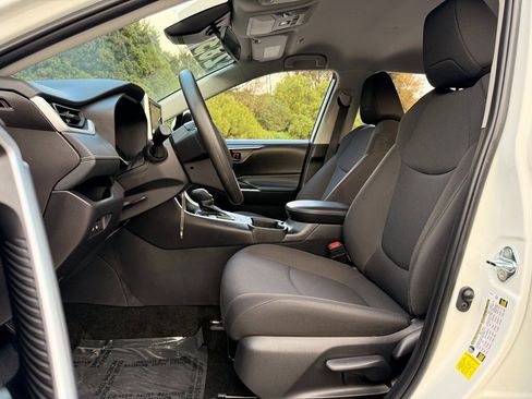 Used 2025 Toyota RAV4 LE image 16