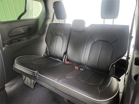 New 2026 Chrysler Pacifica Limited w/ S Appearance Package image 36