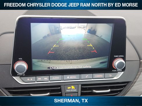 Used 2025 Nissan Altima 2.5 SV FWD image 12