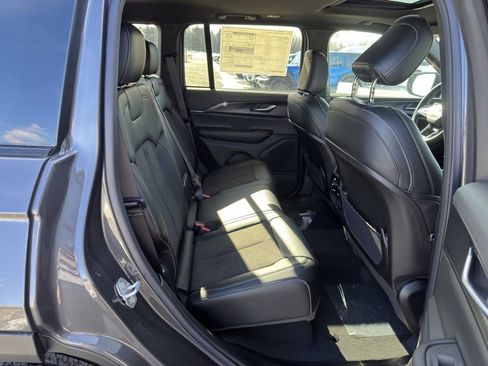 New 2025 Jeep Grand Cherokee Altitude image 35