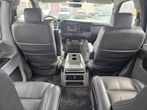 Used 2017 GMC Savana 2500 RWD image 31