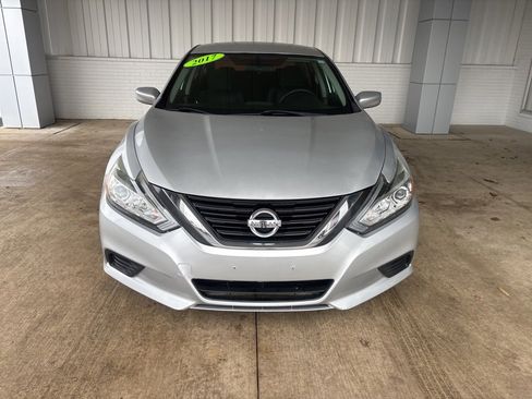 Used 2017 Nissan Altima 2.5 S w/ Power Driver Seat Package image 2