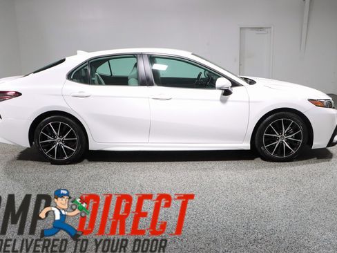 Used 2023 Toyota Camry SE FWD image 6