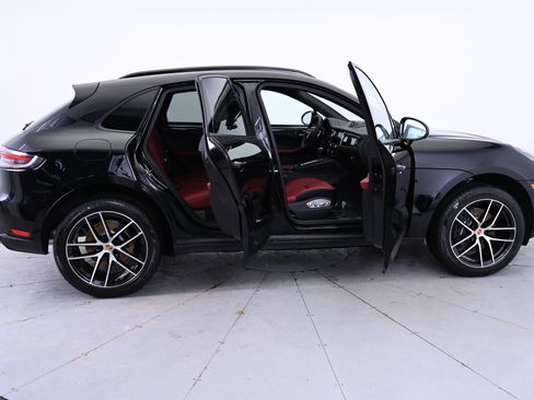 Used 2025 Porsche Macan image 20