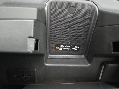 Used 2025 GMC Sierra 2500 Denali w/ Technology Package image 12