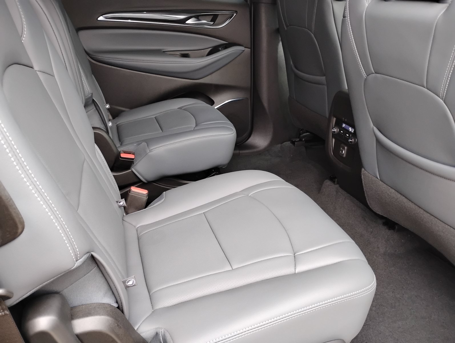 Used 2023 Buick Enclave Essence AWD/4WD image 29